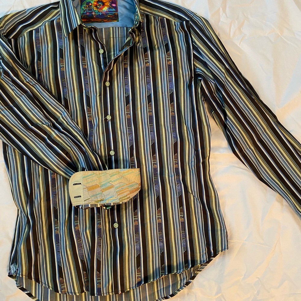 Men’s Robert Graham dress shirt, size large. Incredible detailing!